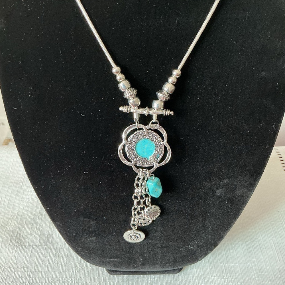 Turquoise Color Dangling Charm Silver Tone Pendant Necklace - Picture 4 of 5